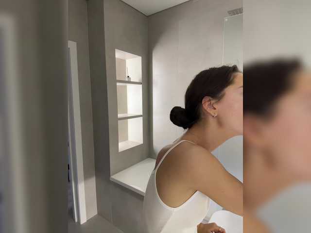whiteTEAa live webcam show