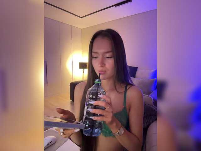 whiteTEA live webcam show