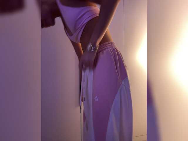 whiteTEAa live cam on BongaCams