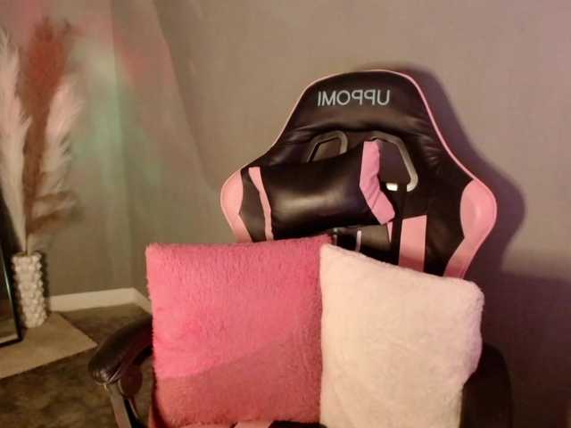 OliviaCarter1 live cam on BongaCams