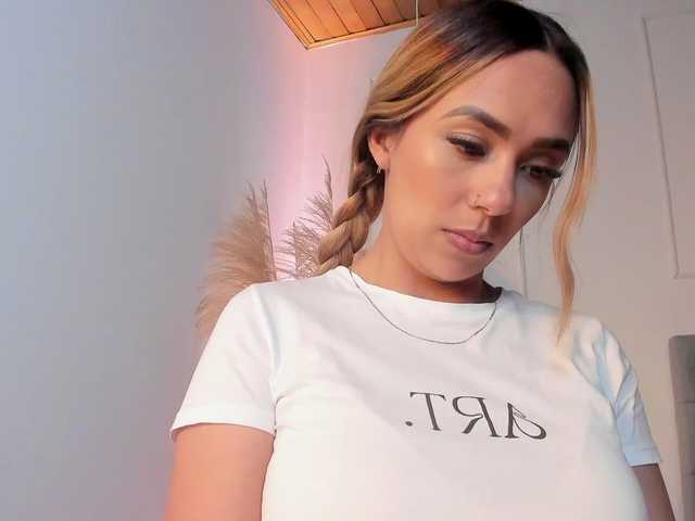 Arianne-ferrer's BongaCams show and profile