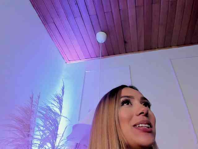 Nicole_Voshkie webcam