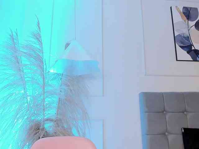 Nicole_Voshkie webcam
