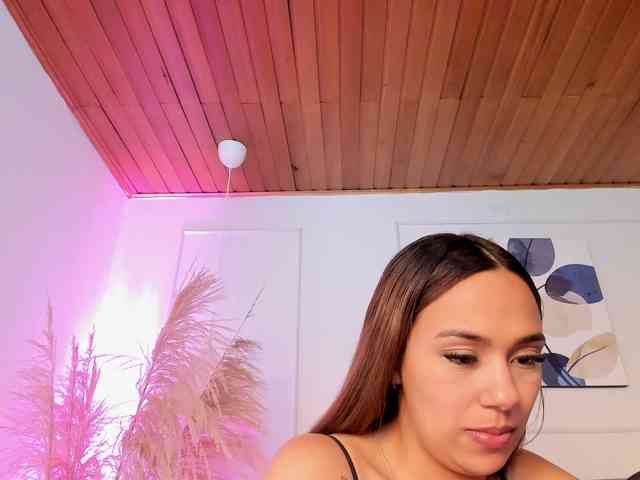 Nicole_Voshkie webcam