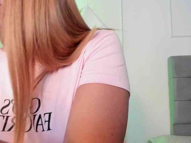 Nicole_Voshkie webcam