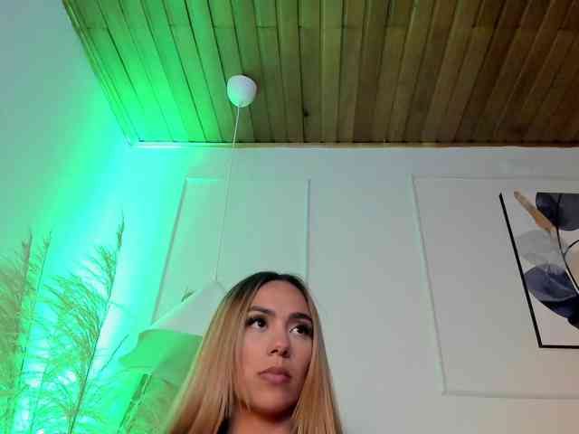 Nicole_Voshkie webcam