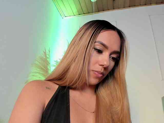 Nicole_Voshkie webcam