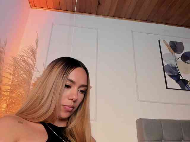 Nicole_Voshkie webcam