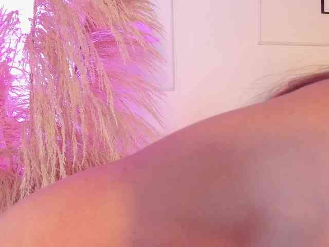 Nicole_Voshkie webcam