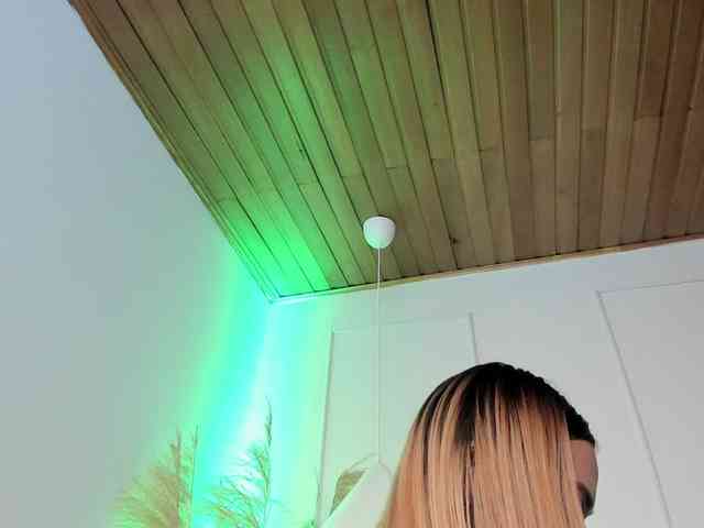 Nicole_Voshkie webcam