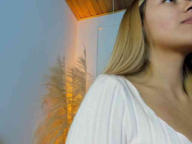 Nicole_Voshkie webcam