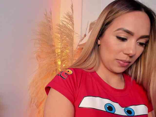 Nicole_Voshkie webcam