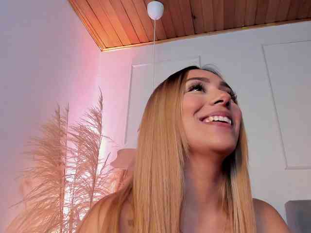 Nicole_Voshkie webcam