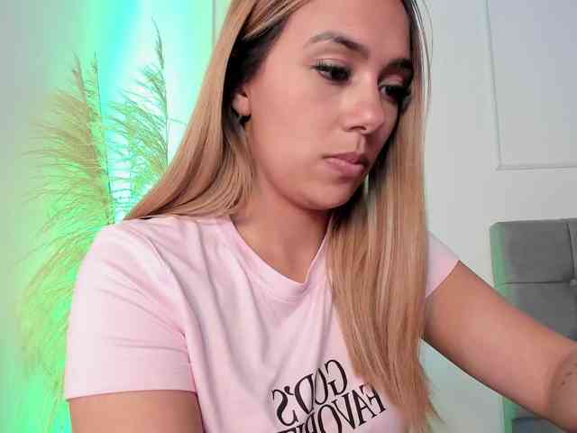 Nicole_Voshkie webcam