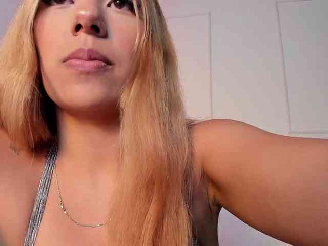 Nicole_Voshkie webcam