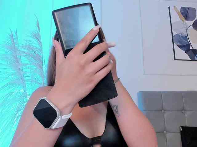 Nicole_Voshkie webcam