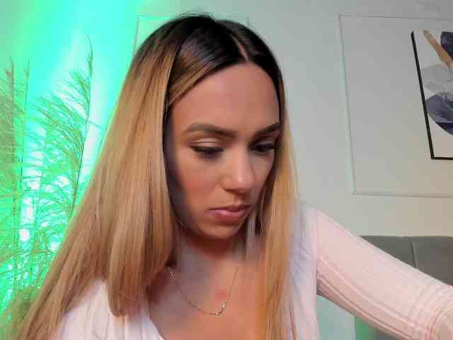 Nicole_Voshkie webcam