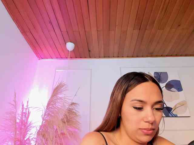 Nicole_Voshkie webcam