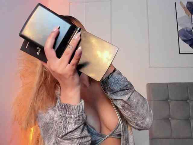 Nicole_Voshkie webcam