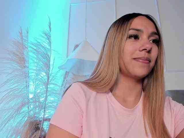 Nicole_Voshkie webcam