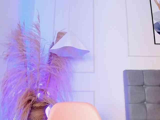 Nicole_Voshkie webcam