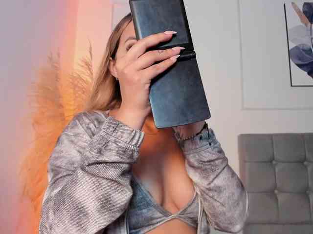 Nicole_Voshkie webcam