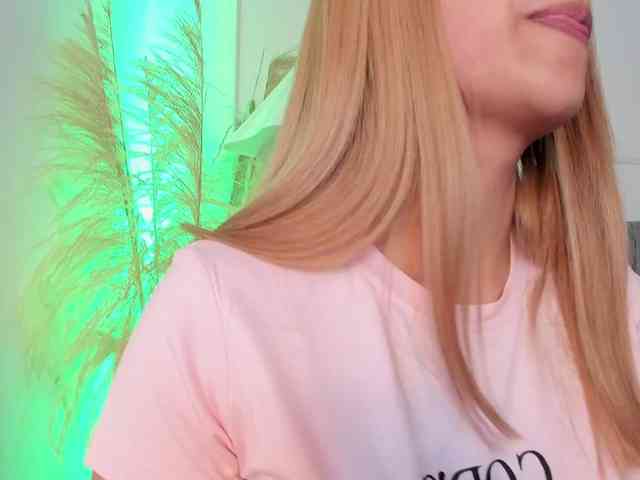 Nicole_Voshkie webcam