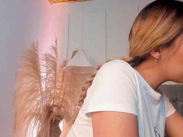 Nicole_Voshkie webcam