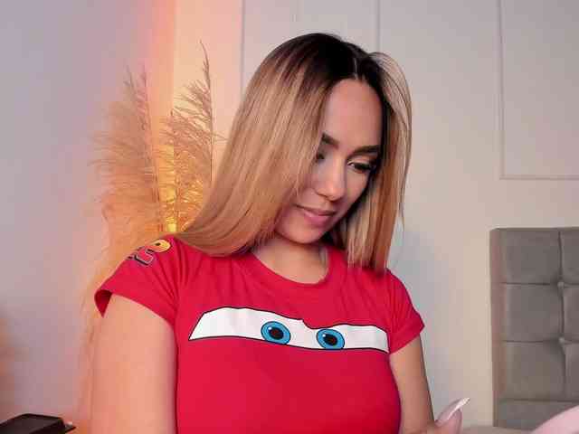 Nicole_Voshkie webcam