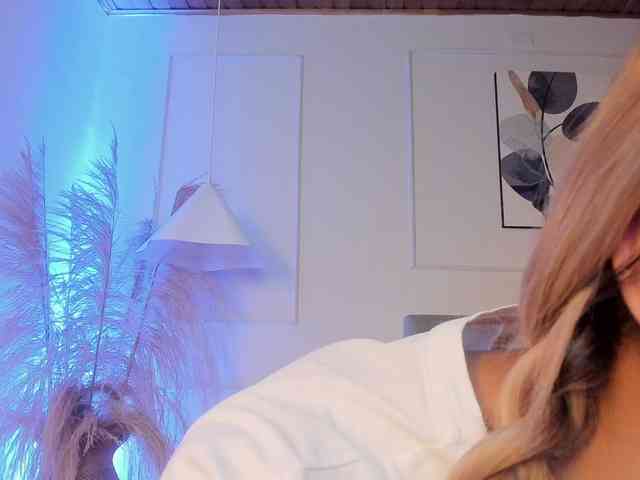 Nicole_Voshkie webcam