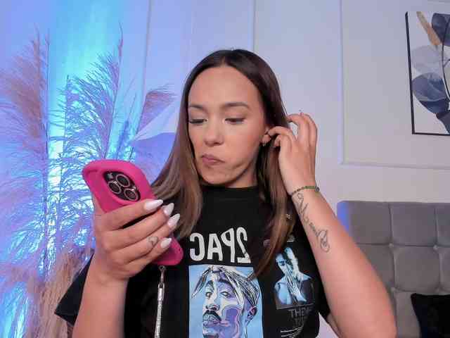 Nicole_Voshkie webcam