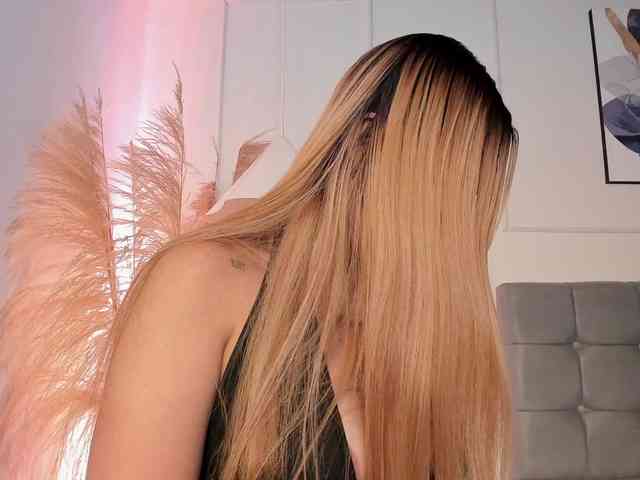 Nicole_Voshkie webcam