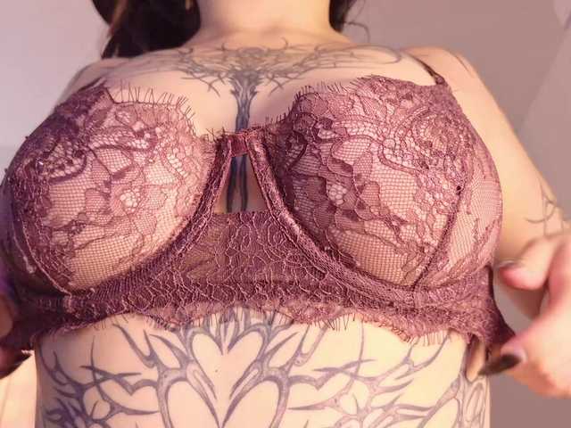 Yuriko-May live cam on BongaCams