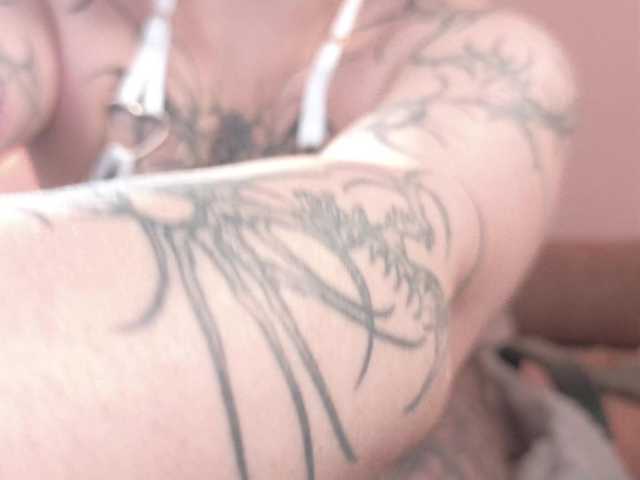 Yuriko-May's BongaCams show and profile