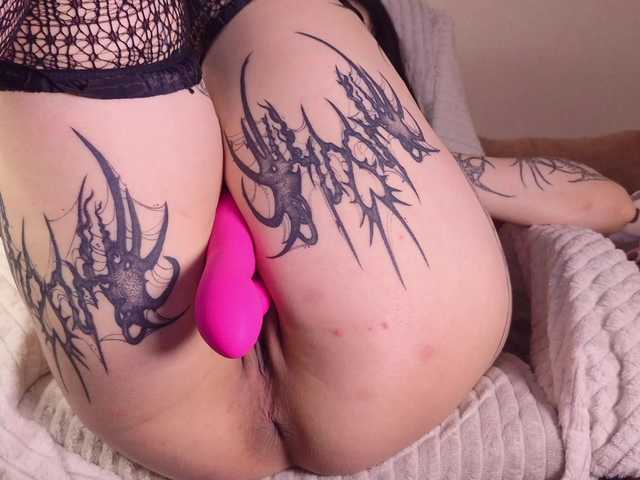 Yuriko-May live cam on BongaCams