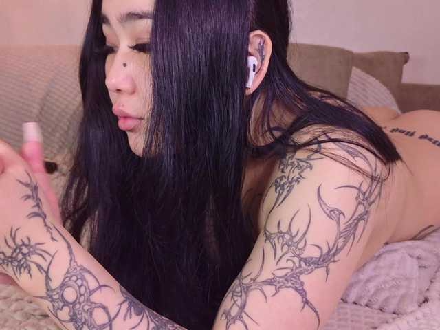 Yuriko-May live cam on BongaCams