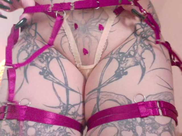 Yuriko-May live cam on BongaCams