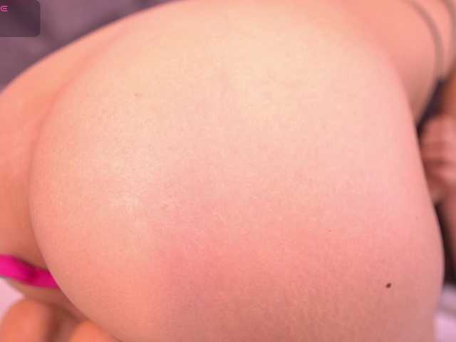 MiaKay live cam on BongaCams