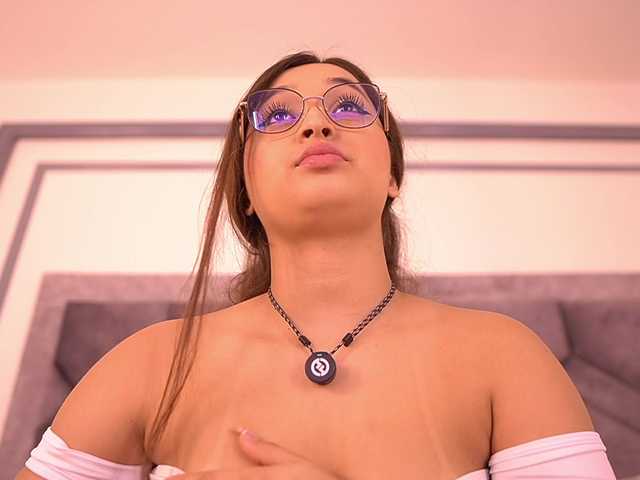 MiaKay live cam on BongaCams