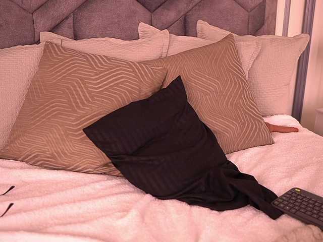 MiaKay live cam on BongaCams