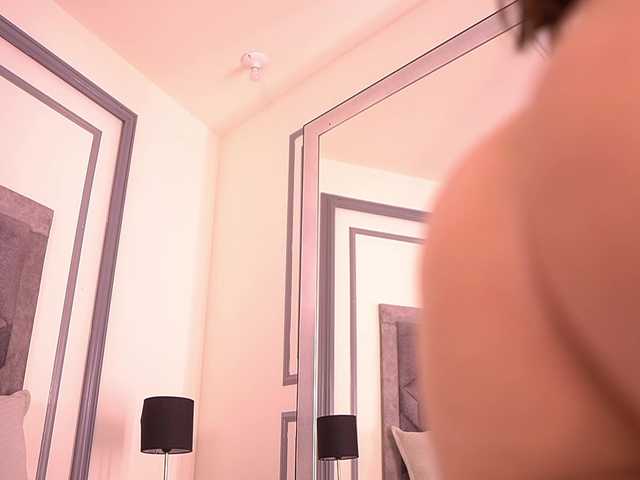 MiaKay live cam on BongaCams