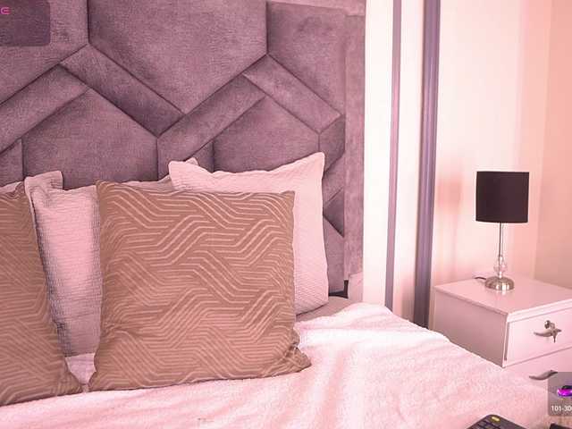 MiaKay live cam on BongaCams