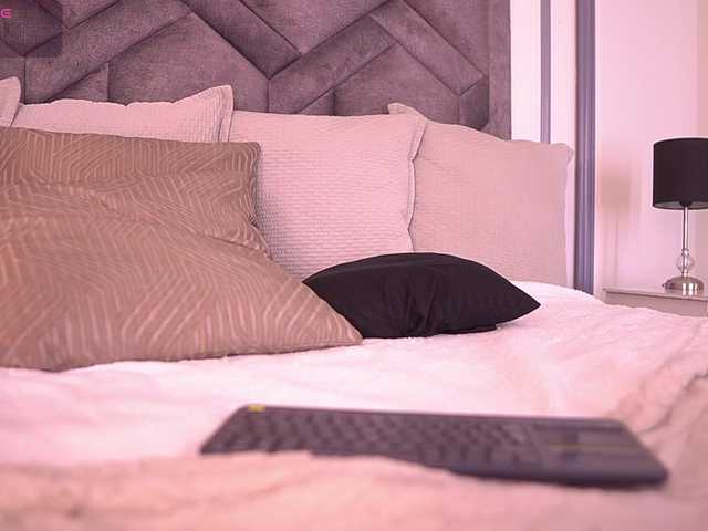 MiaKay live cam
