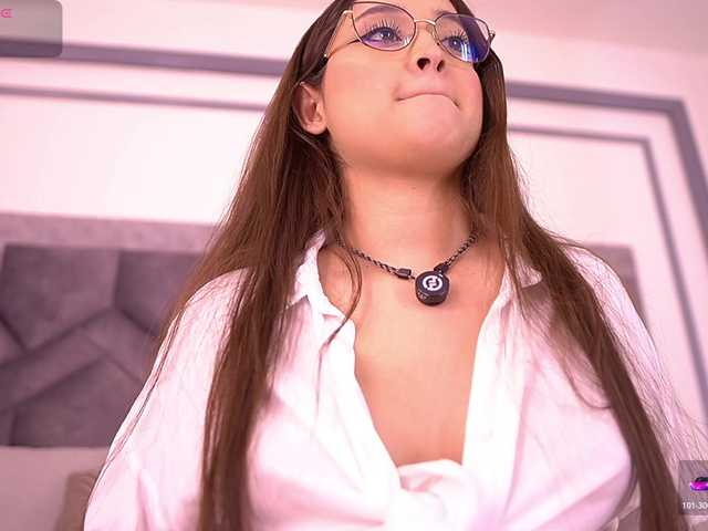 MiaKay live cam preview