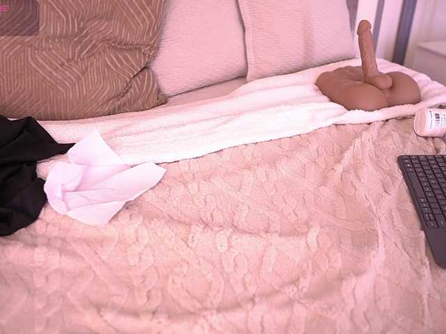 MiaKay live cam on BongaCams