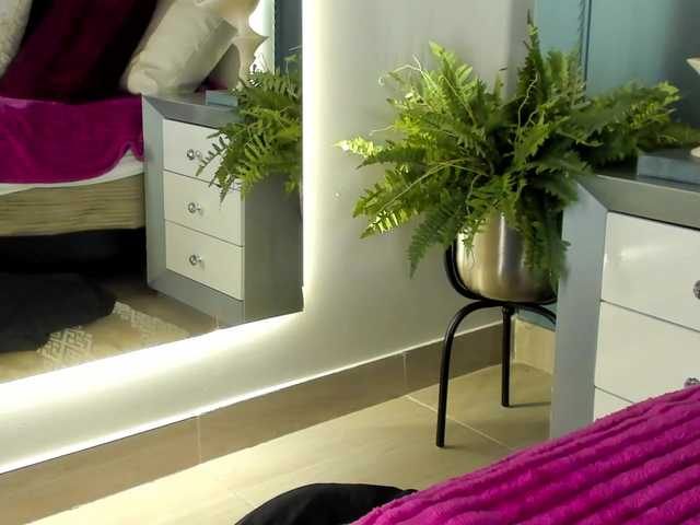 MiaKay's BongaCams show and profile