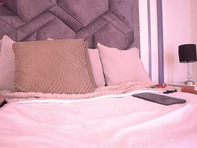 MiaKay live cam preview