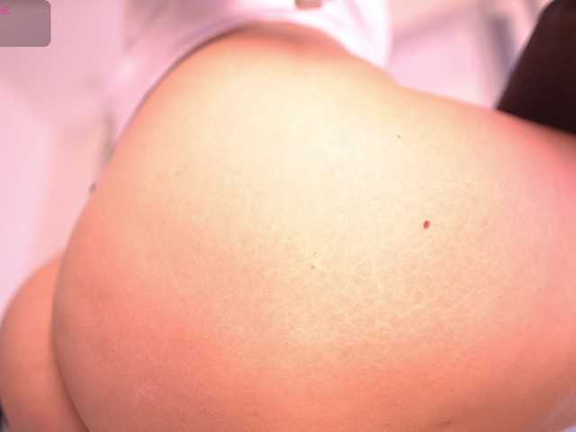 MiaKay live cam on BongaCams