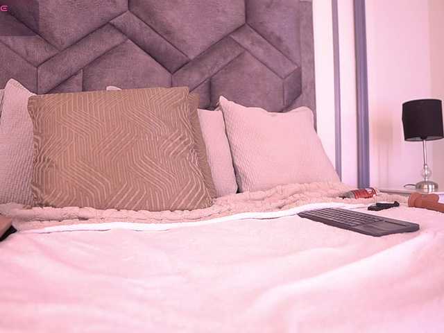 MiaKay live cam preview