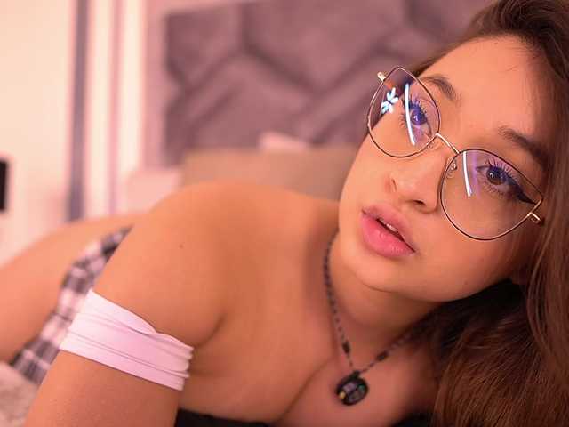 MiaKay live cam on BongaCams